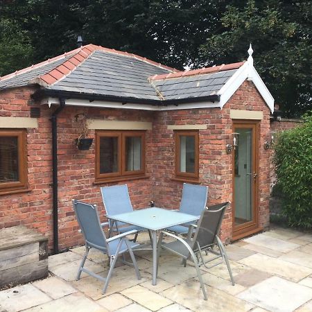 The Old Vicarage Lodge 맨체스터 외부 사진
